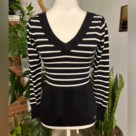 🛍️Guess + Jean Authentic Black, White striped cute top/ sweater Size SP - Picture 3 of 9